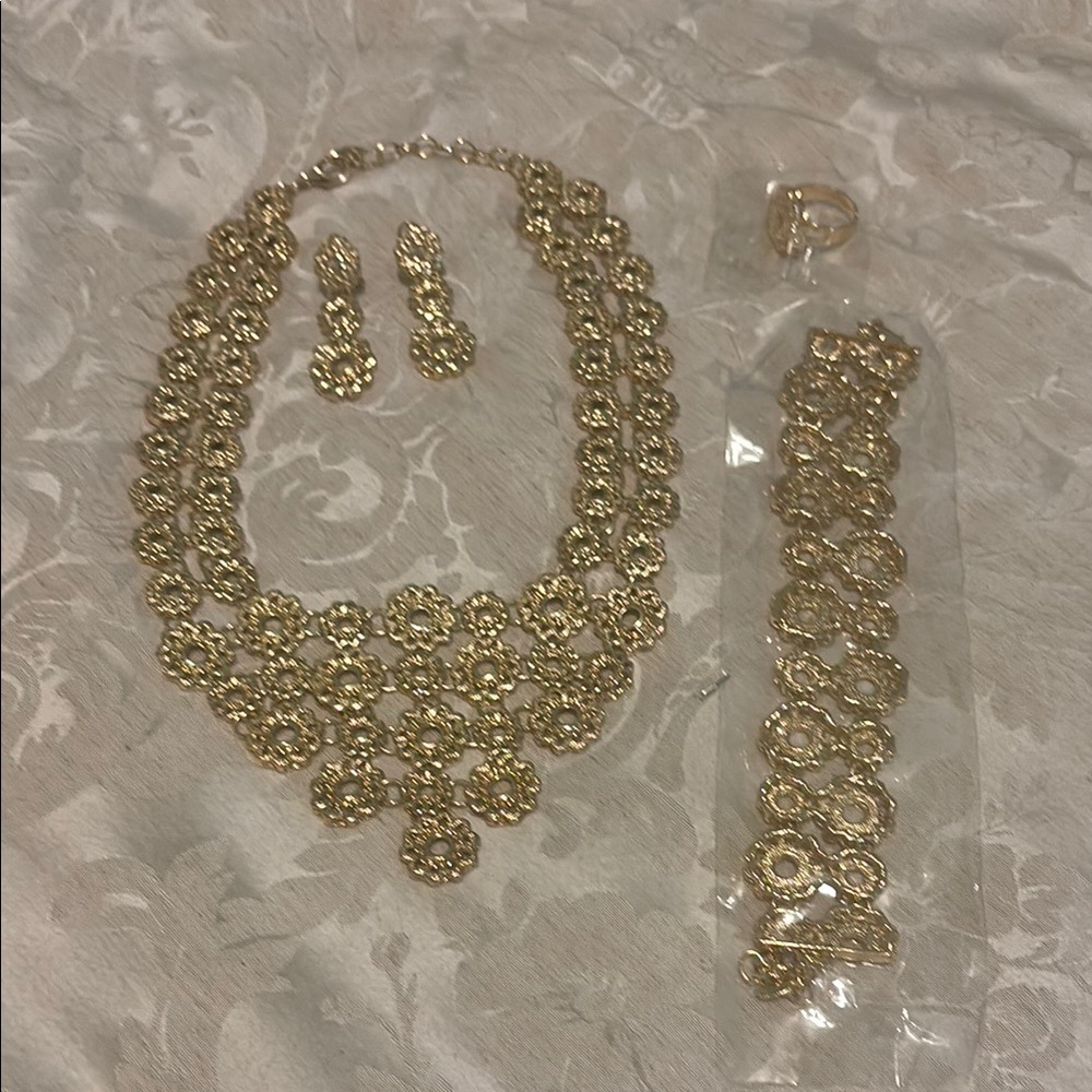 Elegant Gold Jewelry Set